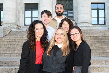 Kellie Machlus and lab members standing outside building