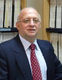 Headshot of Fracisco Madrid, a researcher at the Autonomous University of Madrid, who recently won the robert koch prize along with Timothy Springer.